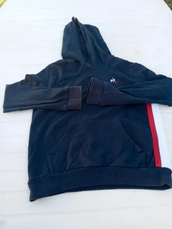 Pull a capuche de taille 10ans et marque le coq sportif