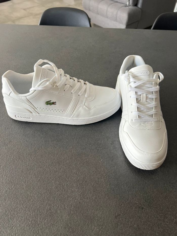 Paire de basket Lacoste T-CLIP