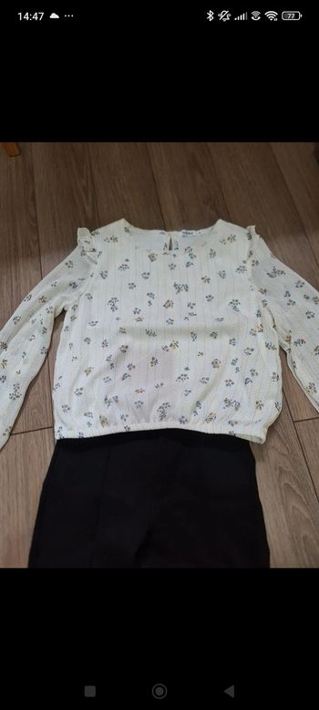 Blouse blanche fleurie Gémo – Détails dorés – Fille – 8 ans