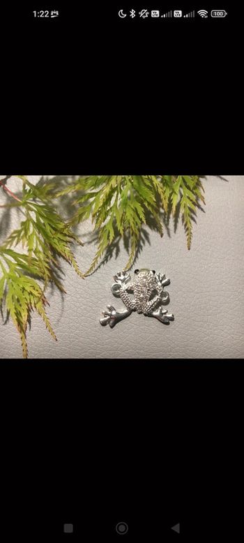 beau pendentif fantaisie métal argenté et strass grenouille animal