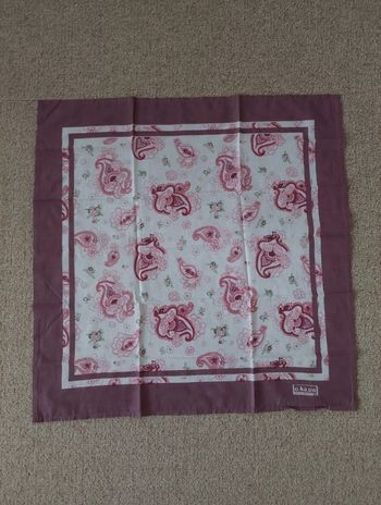 Foulard blanc/violet fleuri