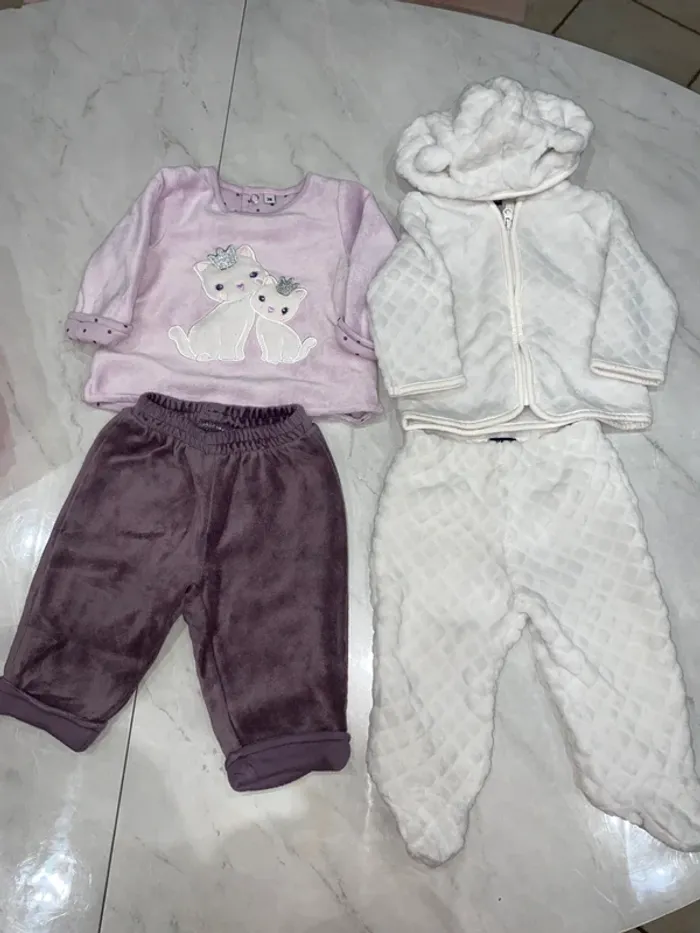 Lot 1 pyjama 2 pièces et un ensemble bébé fille