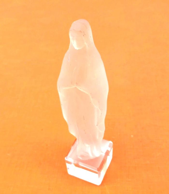 Statuette à poser  Vierge Marie  Verre moulé et dépoli