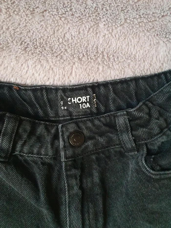 Short en jean noir Kiabi taille 10 ans - photo numéro 3
