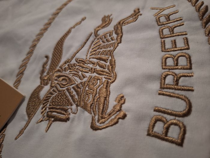 Sweat shirt Burberry taille M Neuf - photo numéro 4