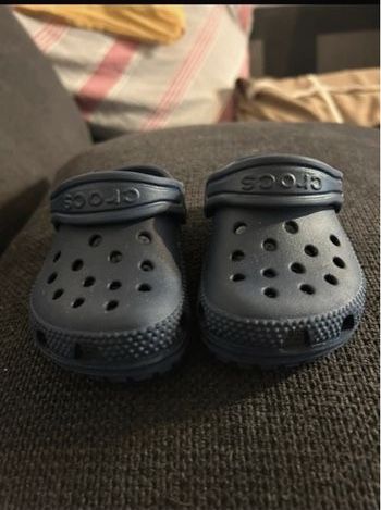 Crocs bébé bleu marine