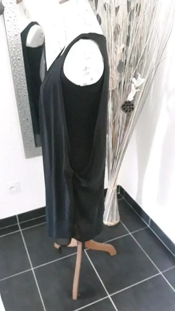 Robe noire - photo numéro 2