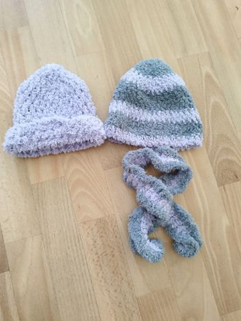 Bonnets fille + écharpe fait main 18-24 mois