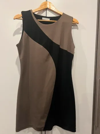 Robe courte noire et taupe L