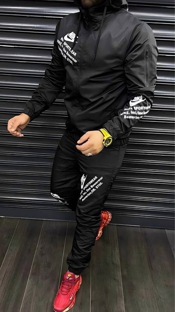 Ensemble survêtement Nike noir – taille ( XL )