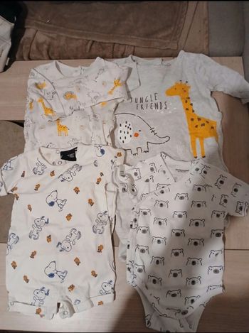 Lot pyjamas et 1 body 