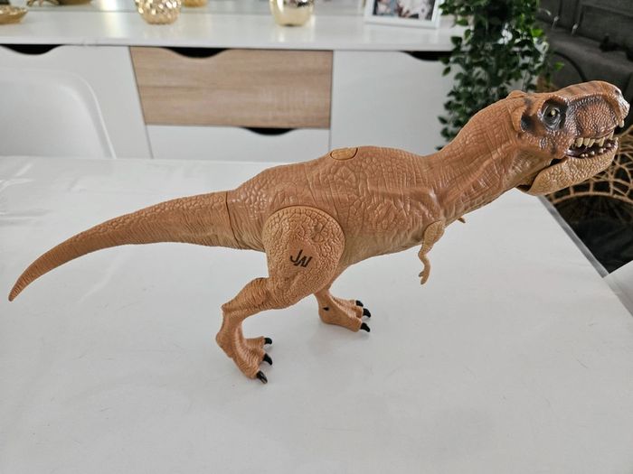 Dinosaure T rex jurassic wolrd - photo numéro 3