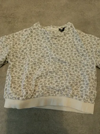 Pull Kiabi 12 mois fleurs feuillages gris