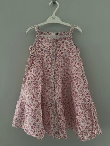 Robe qui tourne à petites fleurs rose taille 3 ans