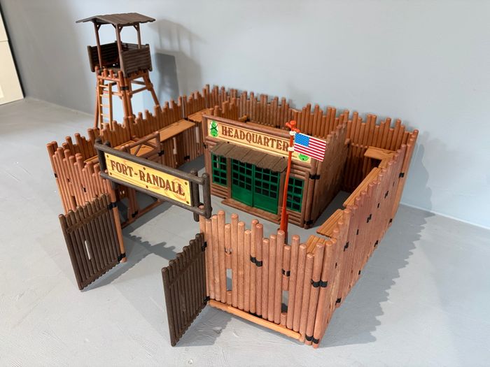 Playmobil fort Randall Western cowboy indien tour de garde quartier général drapeau US - photo numéro 5