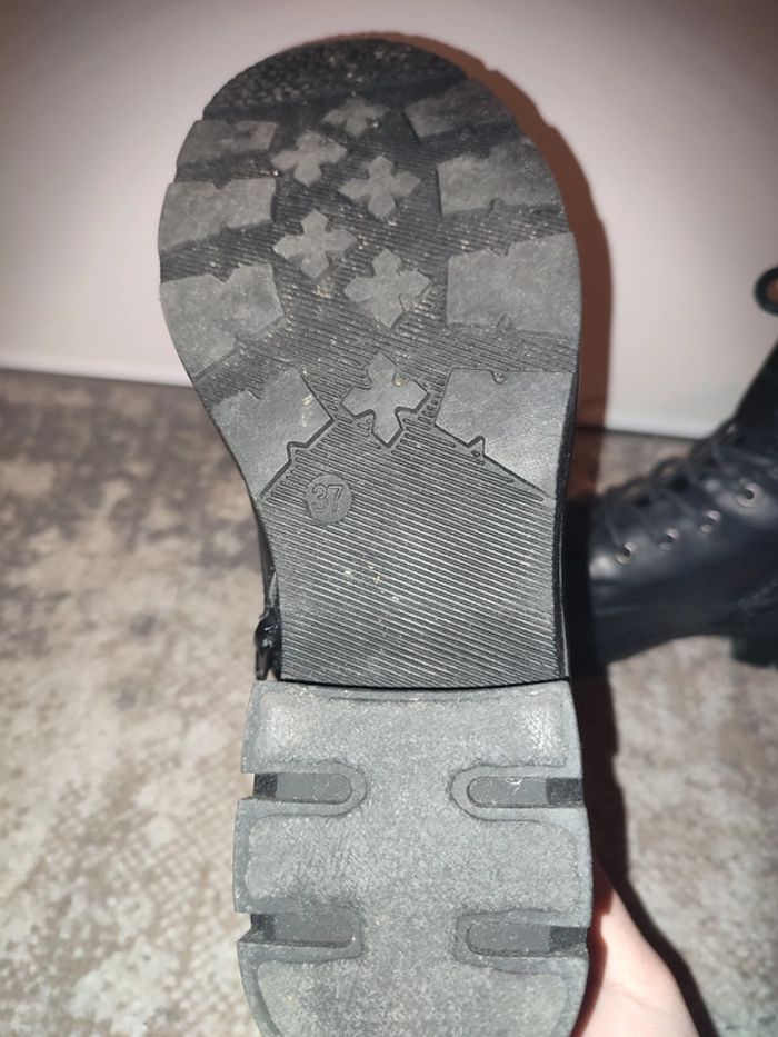 bottes noires - photo numéro 4