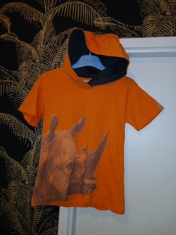 🧡 Jolie t-shirt manches courtes à capuche Zoo taille 10 ans.