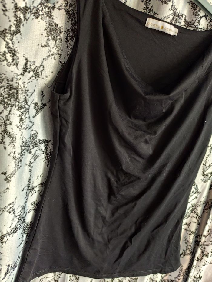 Haut sans manches noir drappé taille 2 Cache cache - photo numéro 4