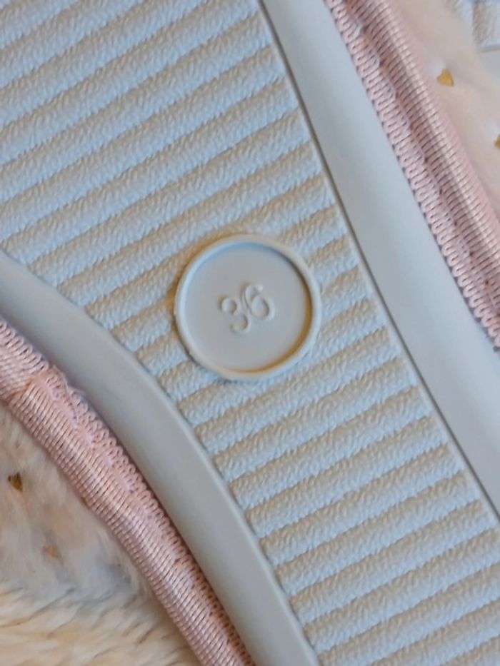 Pantoufles Neuf Taille 36 - photo numéro 4