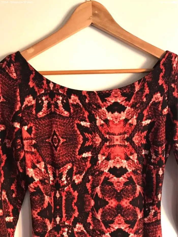 Robe Guess rouge à manches 3/4 et à imprimés python taille XS - photo numéro 2