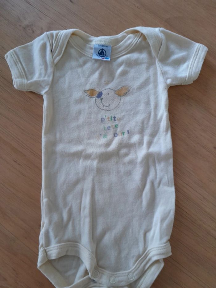 Body mixte petit bateau manches courtes 3 mois.