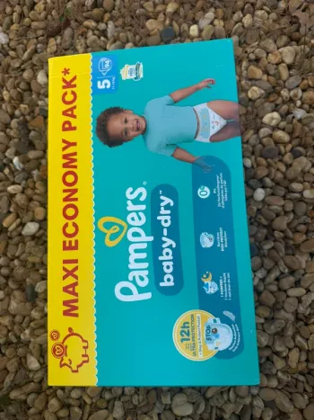 Couches Pampers baby dry taille 5