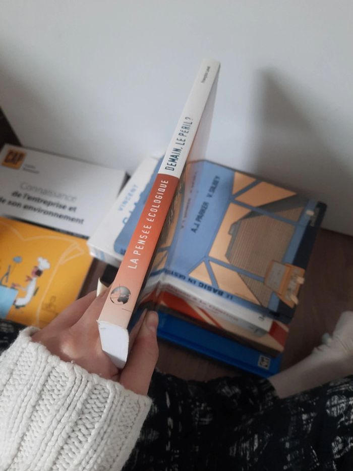 Demain. Le péril ? P m - photo numéro 14