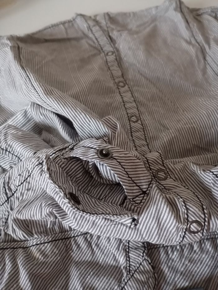 Chemisier  H &M. Manches courtes,coton rayé marine/blanc/argenté..12/16 ans,T32/36.Parfait état. - photo numéro 6