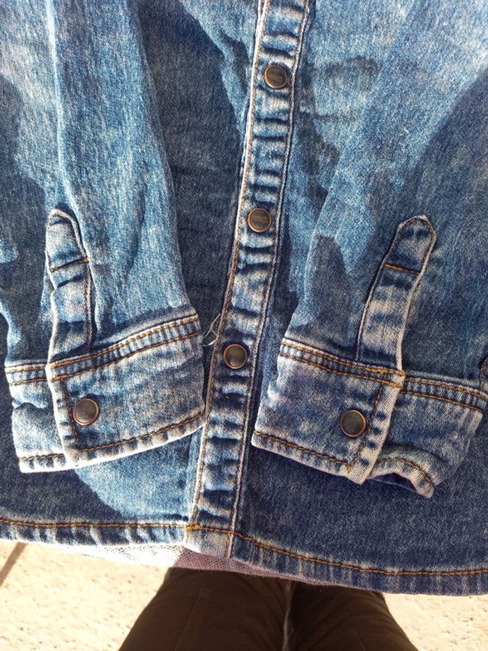 Jolie chemise en jean - photo numéro 2