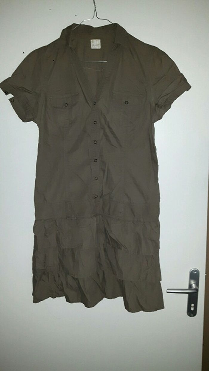 Robe kaki