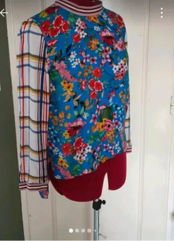 Top Asymétrique fleuri