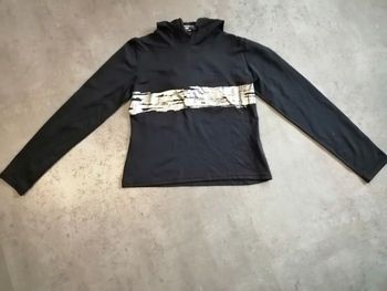top manches longues avec capuche noir et argenté Taille 2 GALERIE LAFAYETTE neuf 