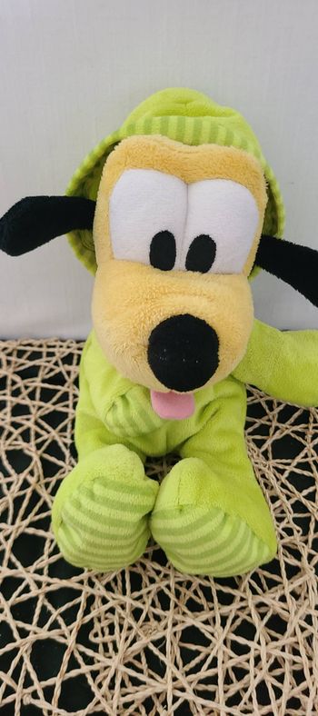Doudou chien Pluto pyjama vert DISNEY