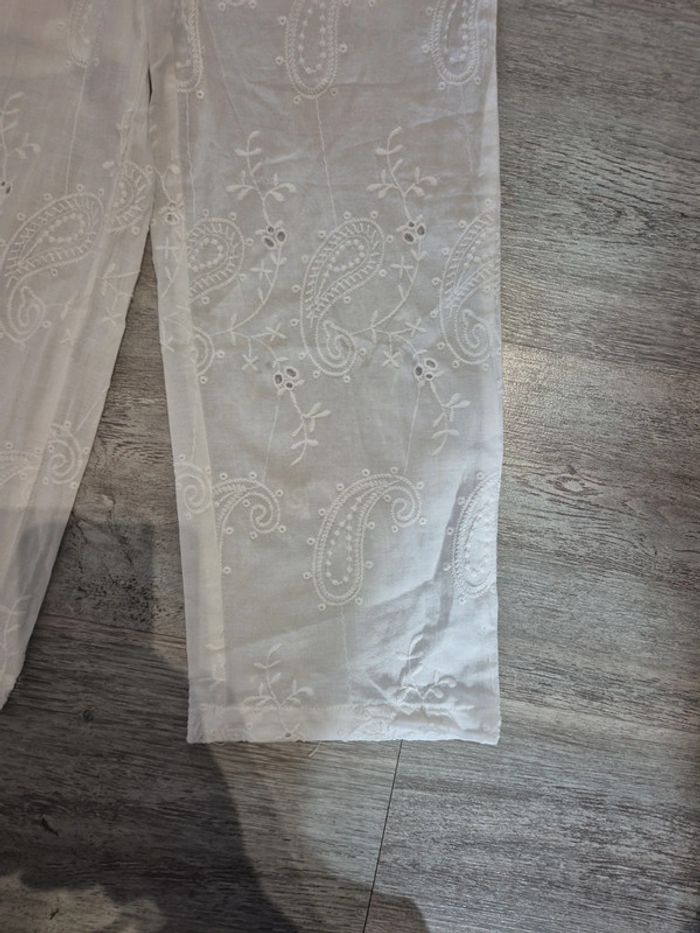 Pantalon blanc avec broderie anglaise - photo numéro 3
