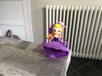 Figurine mini poupée aurore belle au bois dormant