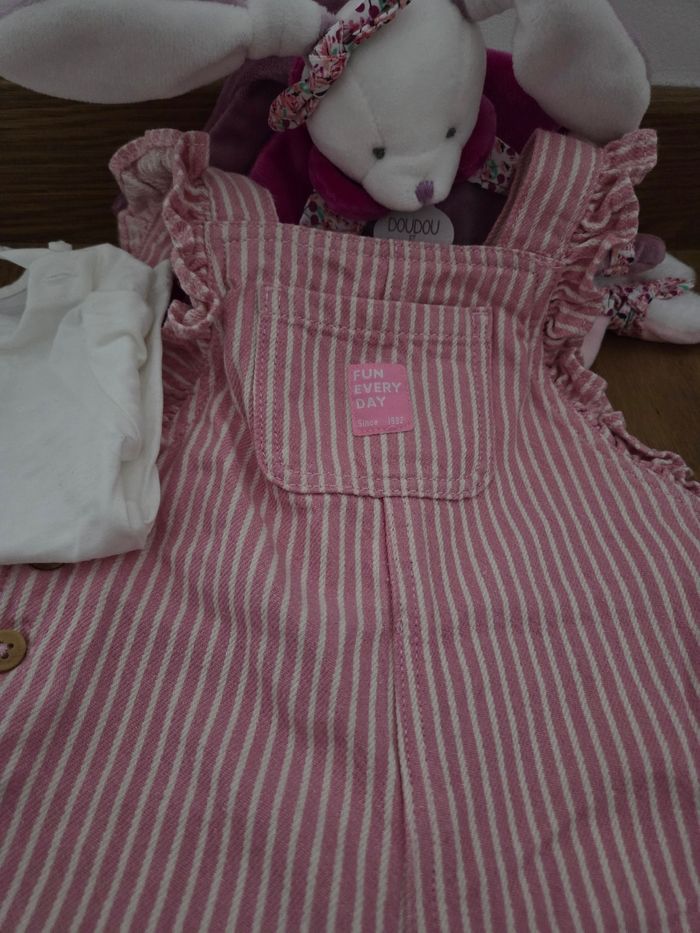 Salopette rose avec ensemble bébé fille - photo numéro 7