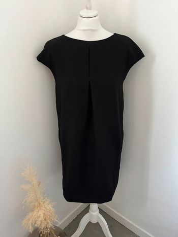 Robe noire col en V Zara M