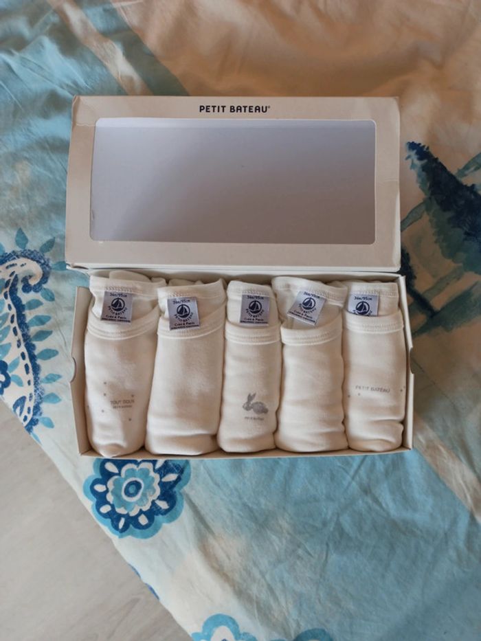 Lot de 5 bodies ML Neufs - Taille 36 mois