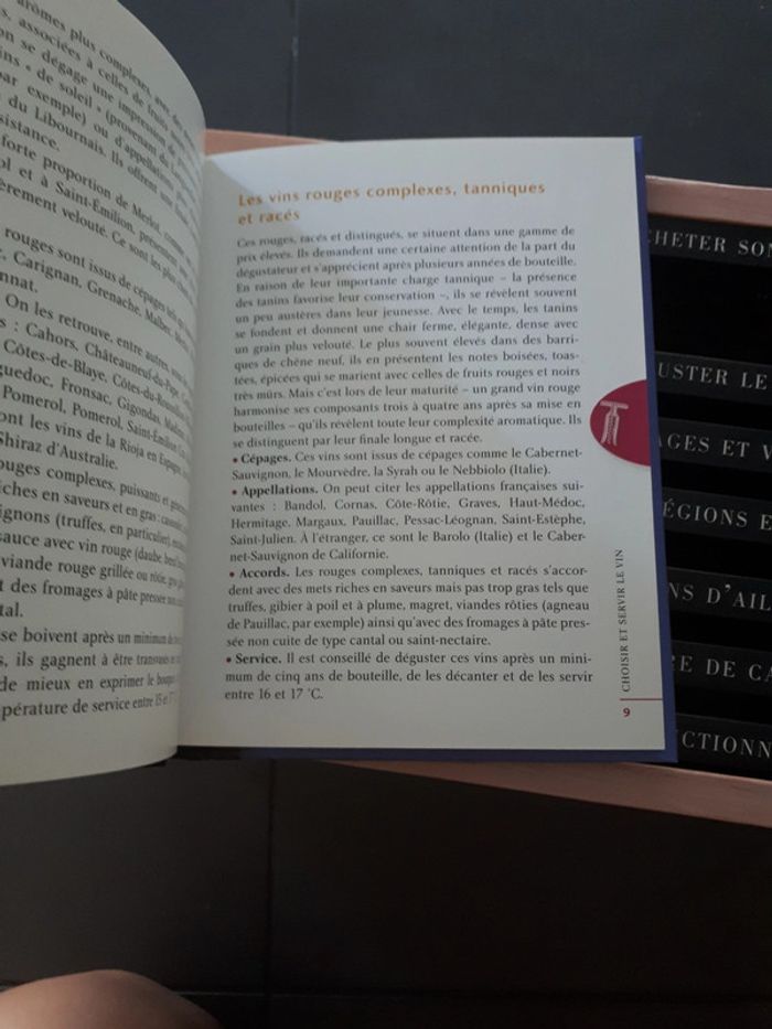 La petite bibliothèque du vin Larousse état neuf - photo numéro 7