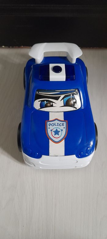 Grande voiture de police