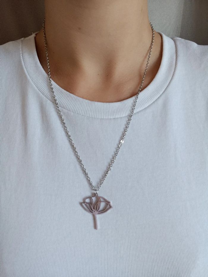 Joli collier en acier inoxydable