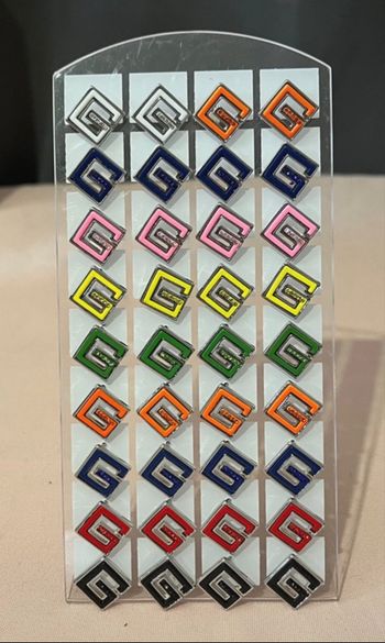 Plaquette / lot de 18 paires de boucles d'oreilles fantaisie 