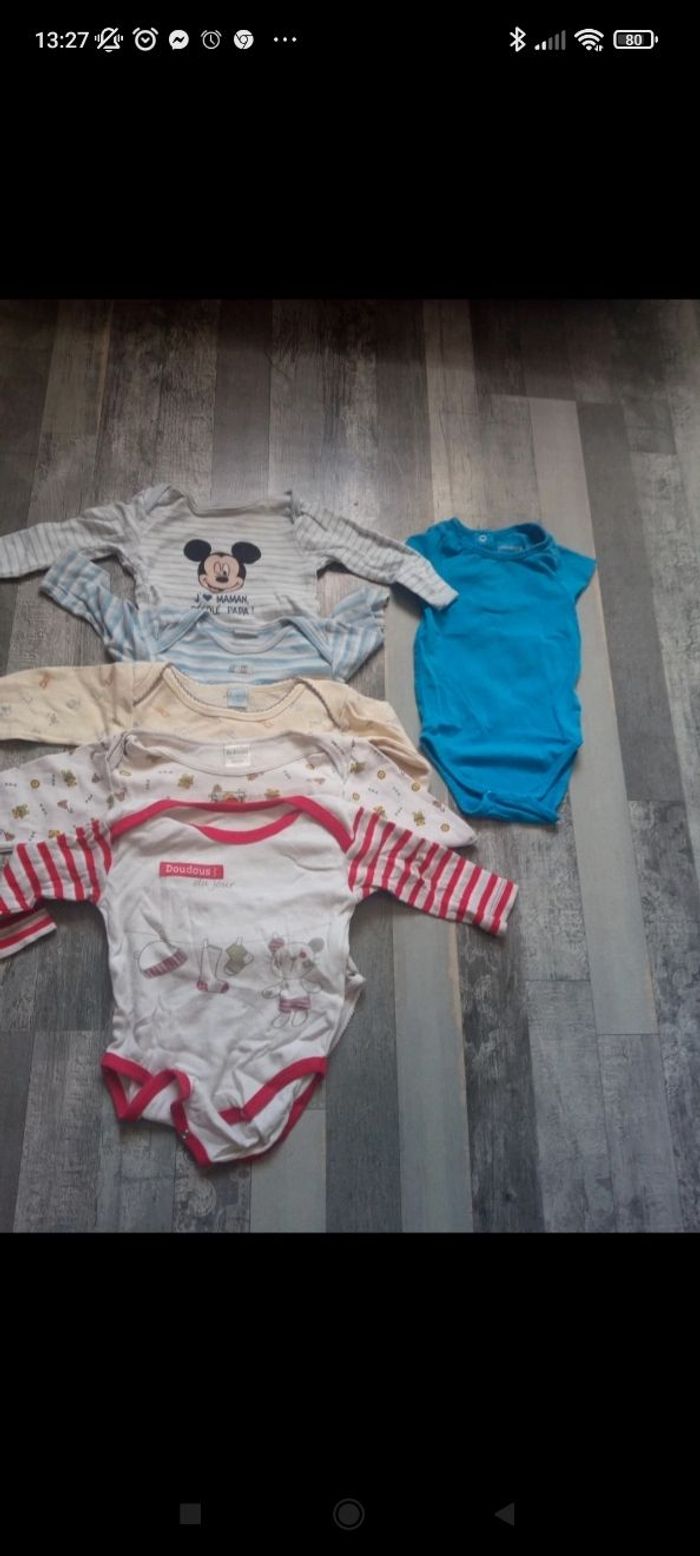 Lot bodies 6 mois