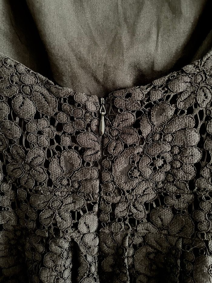 Robe noire en dentelle - photo numéro 7