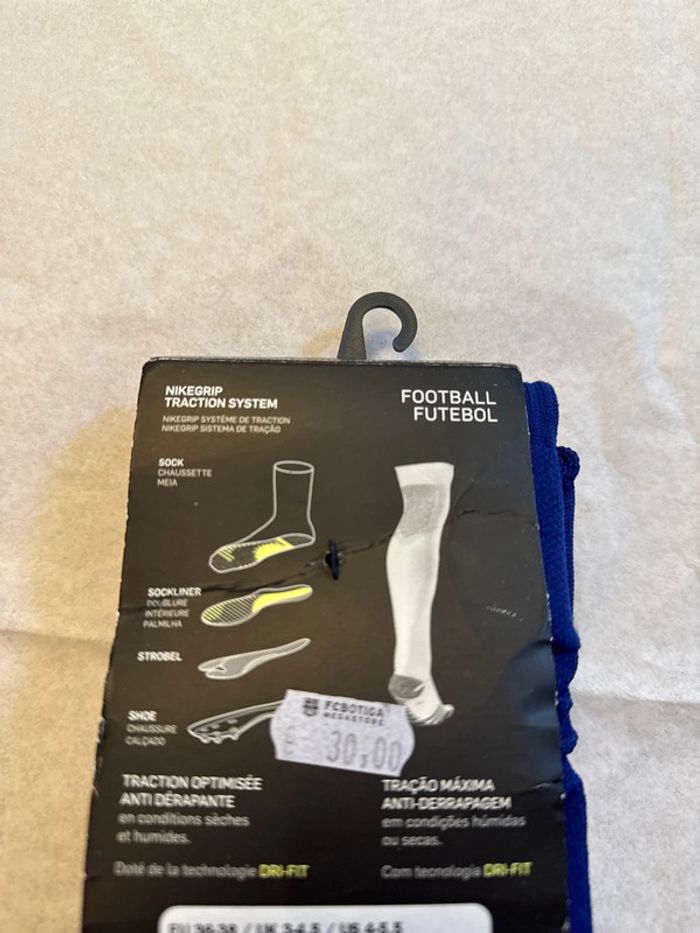 Short de foot Nike équipe FC Barcelone avec chaussettes taille 10/12 ans authentique neuf - photo numéro 17