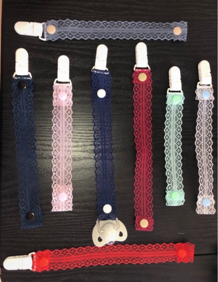 Attache tétine habillé