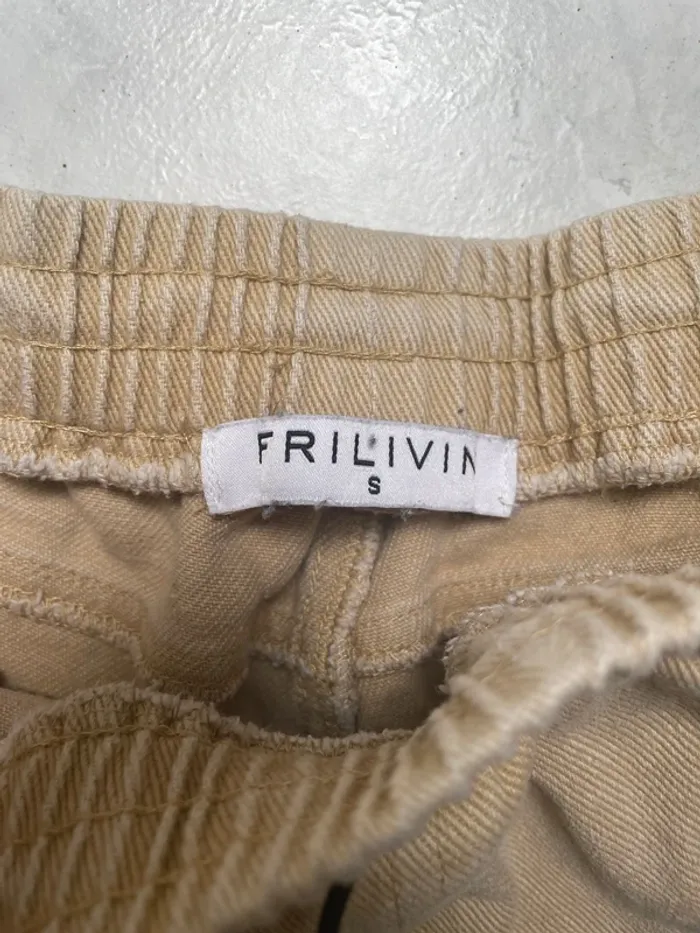 short taille S Frilivin - photo numéro 2