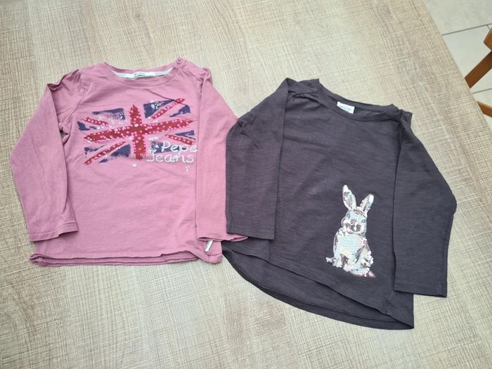 Lot T shirts 2 ans en très bon état