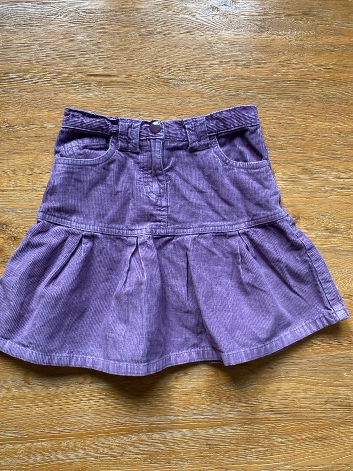 Jupe en velours côtelé violet taille 8 ans