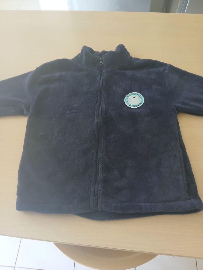 Gilet doux fille a fermeture+2 poches taille 8 ans   d hiver couleur marine - photo numéro 3